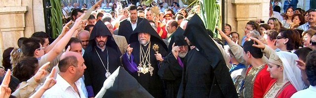 Aram I, patriarca armenio, en una visita a Alepo.