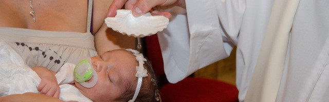 Cuando una embarazada agobiada piensa en bautizar su bebé -con ayuda- cambia su enfoque vital