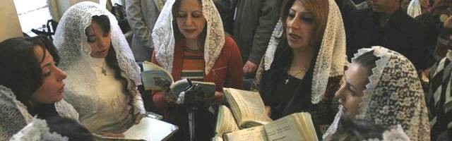 Coro de una parroquia libanesa, misa en árabe... Los cristianos son un 2 de la población en Oriente Medio