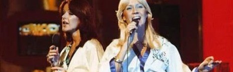 Frida Lyngstad, la cantante morena de ABBA, se gestó en el programa Lebensborn que se describe en La Casa del Bosque de Marbach