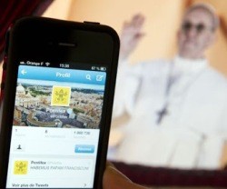 El Papa Francisco tiene una potente presencia en Twitter, que pocos líderes mundiales soñarían