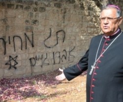 El Patriarca latino, Fuad Twal, señala las pintadas racistas en el monasterio de Deir Jamal