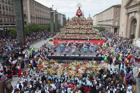 Alrededor de 400.000 personas en la Ofrenda de Flores a la Virgen del Pilar