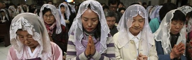 Católicos de Corea del Sur en Misa
