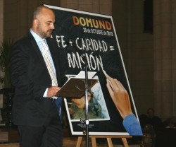 El popular locutor Javi Nieves leyó el Pregón del Domund 2013 en la catedral de Madrid