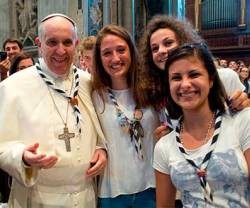 Contra la intolerancia, el Papa propone transmitir a los jóvenes la pasión de querer conocer y tratar a los que son distintos