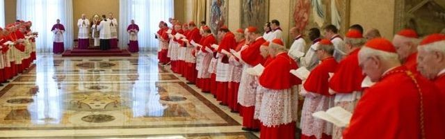 Una de las últimas reuniones de Benedicto XVI con los cardenales; el consistorio de 2014, con Francisco, puede ser bastante distinto