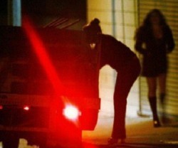Los expertos coinciden en que hay que acabar con la tolerancia legal y social con la prostitución para ayudar a sus víctimas