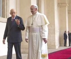 El Papa Francisco con el anciano presidente Giorgio Napolitano