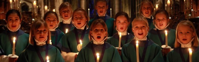 La centenaria tradición de hermosos coros por Navidad atrae a muchos, pero no basta para recristianizar las fiestas