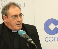 Gil Tamayo admite que a veces la Iglesia no comunica bien, pero señala -como periodista- que la prensa española tampoco hace sus deberes y da una visión distorsionada