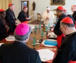 Una reunión del Consejo de Cardenales con el Papa