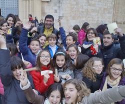 Un grupo de pequeños sembradores de estrellas en las calles de Albacete el pasado viernes