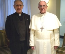 El Papa Francisco y Adolfo Nicolás, superior de los jesuitas, posan en una foto de 2013