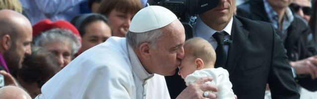 El Papa Francisco pide defender a los más débiles, especialmente a los niños