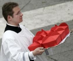 El reparto de birretas cardenalicias es para servir a la Iglesia, no a vanidades mundanas