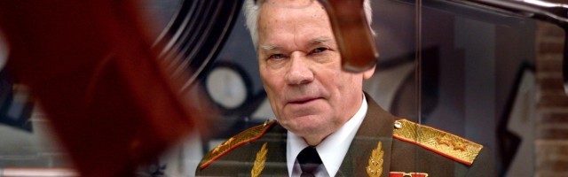 El general Kaláshnikov recobró la fe cristiana siendo anciano y se redoblaron sus preguntas