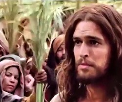 La película se centra sobre todo en la vida pública de Jesucristo.