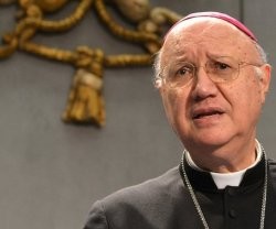Monseñor Celli preside el Pontificio Consejo de Comunicaciones Sociales - pide testimonio de la ternura de Dios en Internet
