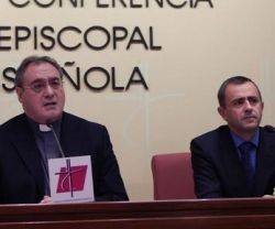 El padre Gil Tamayo y Fernando Giménez Barriocanal presentan las cifras del IRPF, buenas en el contexto de crisis