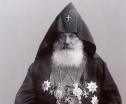 Gevorg V, el Katolikós de los armenios, denunció el genocidio y fomentó el apoyo a los refugiados y supervivientes