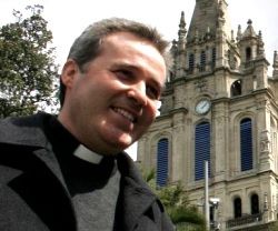 El obispo Mario Iceta repasa el programa electoral del PP y concluye que han engañado al elector