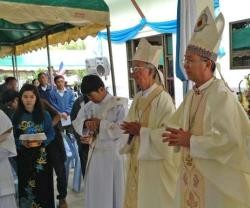 El obispo de Chiang Mai en la acogida a los benedictinos vietnamitas que se instalan en Tailandia