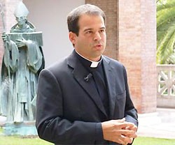 Ricardo Reyes, sacerdote panameño destinado en Roma.