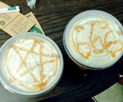 La profesora hizo esta foto a los lattes que le entregaron y la subió a Facebook