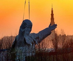La de Czestochowa es una de las mayores estatuas del mundo.