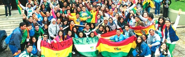 Peregrinos bolivianos en la JMJ de Rio de Janeiro - los jóvenes son más devotos que los mayores, dice un estudio