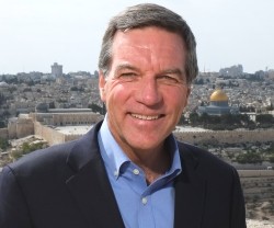 Chris Mitchell, jefe de la cadena CBN en Oriente Medio