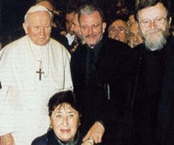Juan Pablo II con los iniciadores del Camino - Kiko Argüello, Carmen Hernández y el padre Pezzi