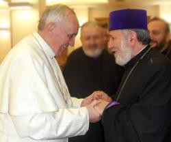 El Papa Francisco y el Patriarca Karekin II de la Iglesia Armenia