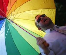La lluvia de ideología gay contabiliza muchas más supuestas agresiones que la Policía