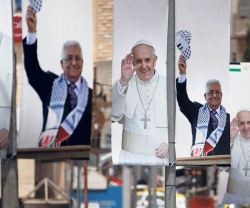 Cárteles de la visita del Papa a Palestina