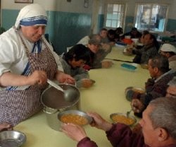 Las parroquias y órdenes apoyan comedores, roperos, asociaciones y voluntariados para los más necesitados