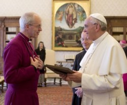 El primado de la Comunión Anglicana, Justin Welby, con el Papa Francisco