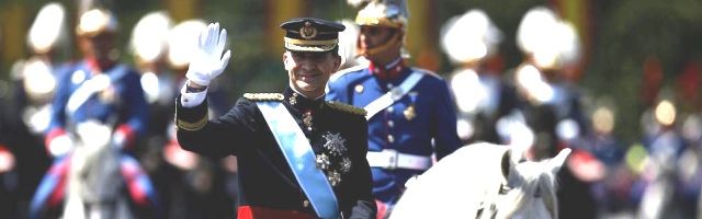 El Rey don Felipe recorrió algunas calles de Madrid para saludar al pueblo tras su proclamación