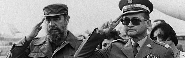 Jaruzelski con Fidel Castro en 1985, 4 años antes de la caída del Muro en Europa... no en Cuba