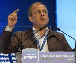José Antonio Morago, presidente de Extremadura, del PP, a favor de la ley de aborto de Zapatero, recibirá un premio del Orgullo Gay
