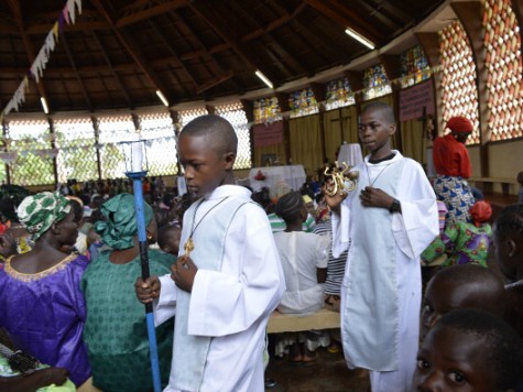 Detalle de la misa de Pascua en la catedral de Bambari hace unos meses