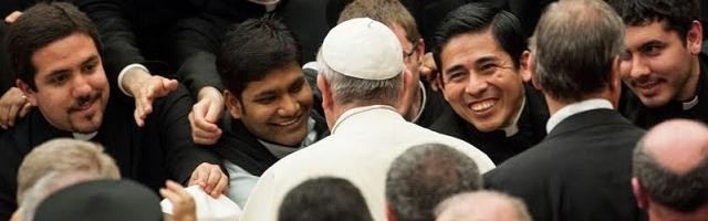 El Papa con sacerdotes y seminaristas en Roma... estudiar en Roma es una experiencia única para cualquier seminarista