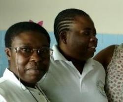 La hermana Paciencia Melgar mira a la cámara; la hermana Chantal, a su lado, murió de ébola este verano