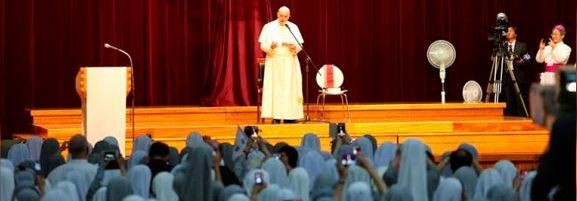 El Papa: el religioso que vive como rico daña «el alma de los fieles y perjudica a la Iglesia»
