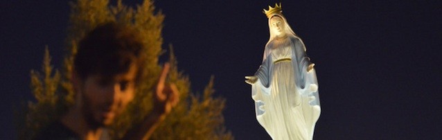 Los cristianos de Irak construyen una enorme Virgen María y se encomiendan a ella como protectora