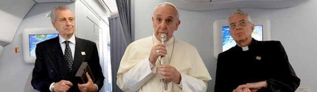 El Papa se ofrece a ir a Irak y asegura que es «lícito detener al agresor injusto»