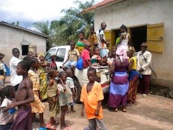 Siete misioneros deciden quedarse en Sierra Leona a pesar del ébola por «responsabilidad pastoral»