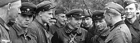 22 de septiembre de 1939 en Brest - soldados de la URSS y el Tercer Reich confraternizan 5 días después de la invasión soviética a Polonia