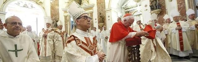 El cardenal Cañizares en su toma de posesión como arzobispo de Valencia